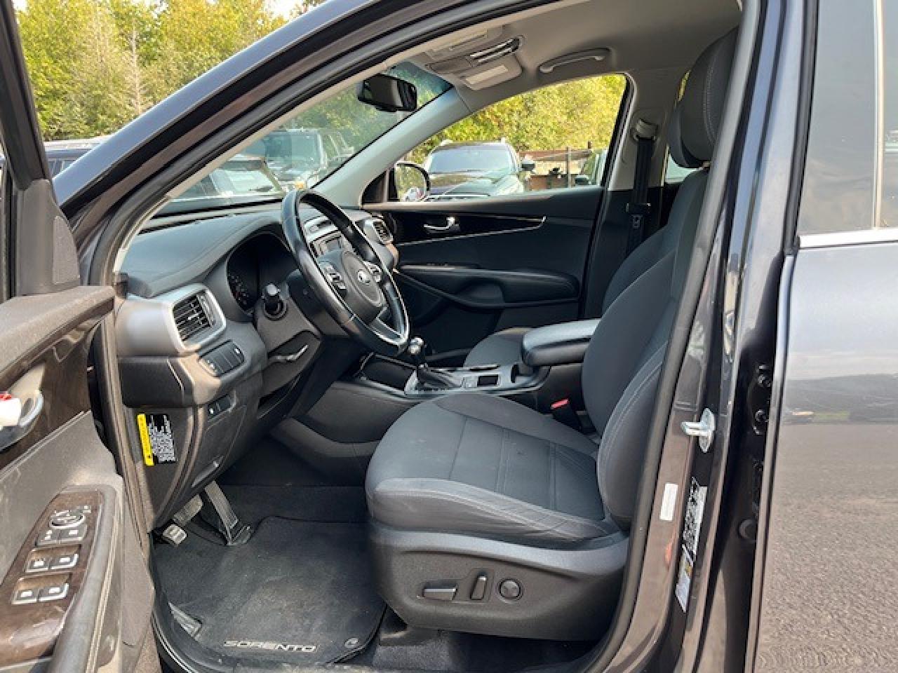 2016 Kia Sorento 2.0L Turbo LX+ Photo4