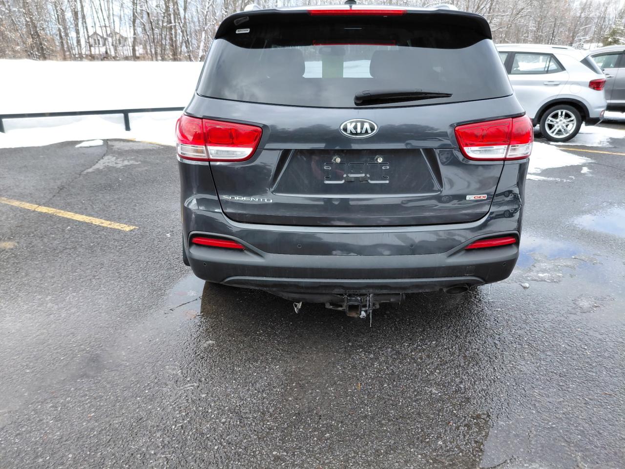 2016 Kia Sorento 2.0L Turbo LX+ Photo
