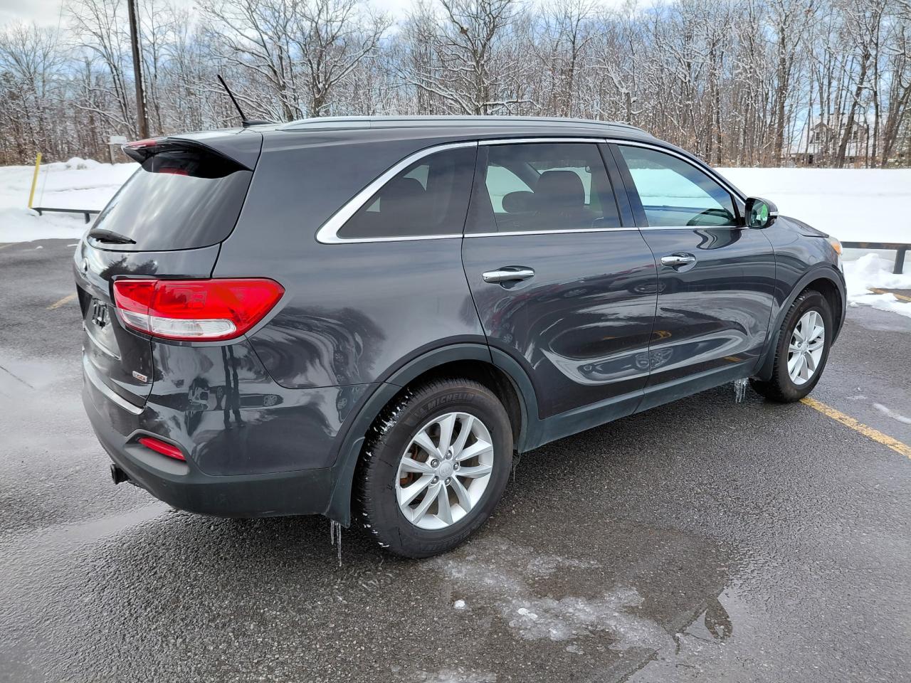 2016 Kia Sorento 2.0L Turbo LX+ Photo