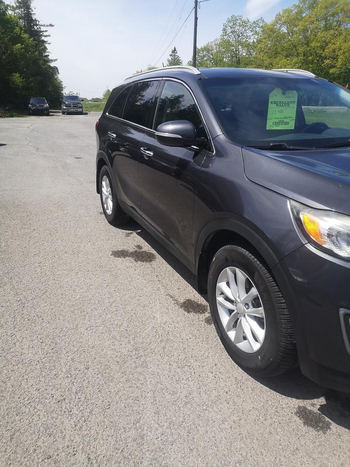 2016 Kia Sorento 2.0L Turbo LX+ Photo