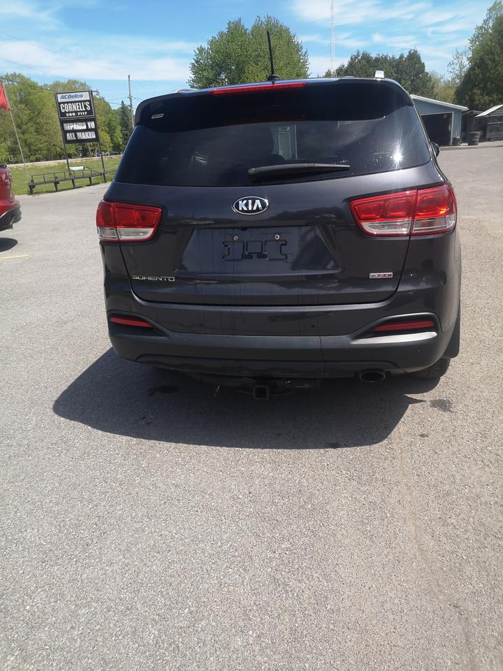 2016 Kia Sorento 2.0L Turbo LX+ Photo