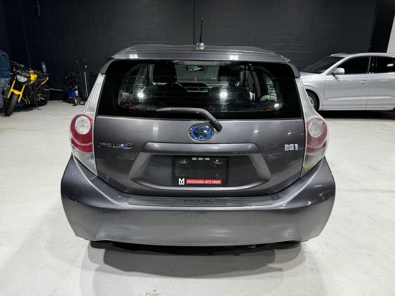 2014 Toyota Prius c 5dr HB Technology - Photo #5