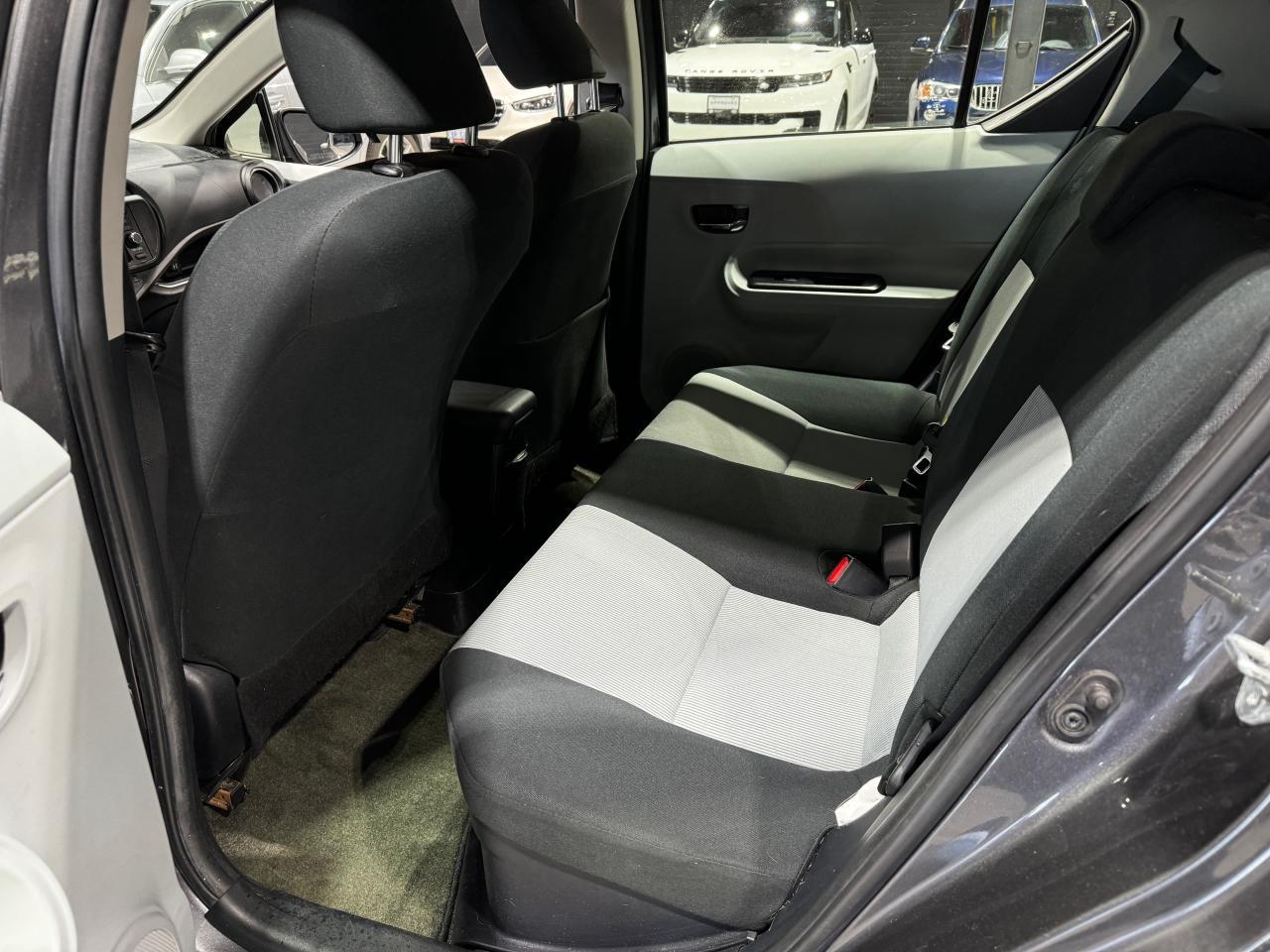 2014 Toyota Prius c 5dr HB Technology - Photo #16