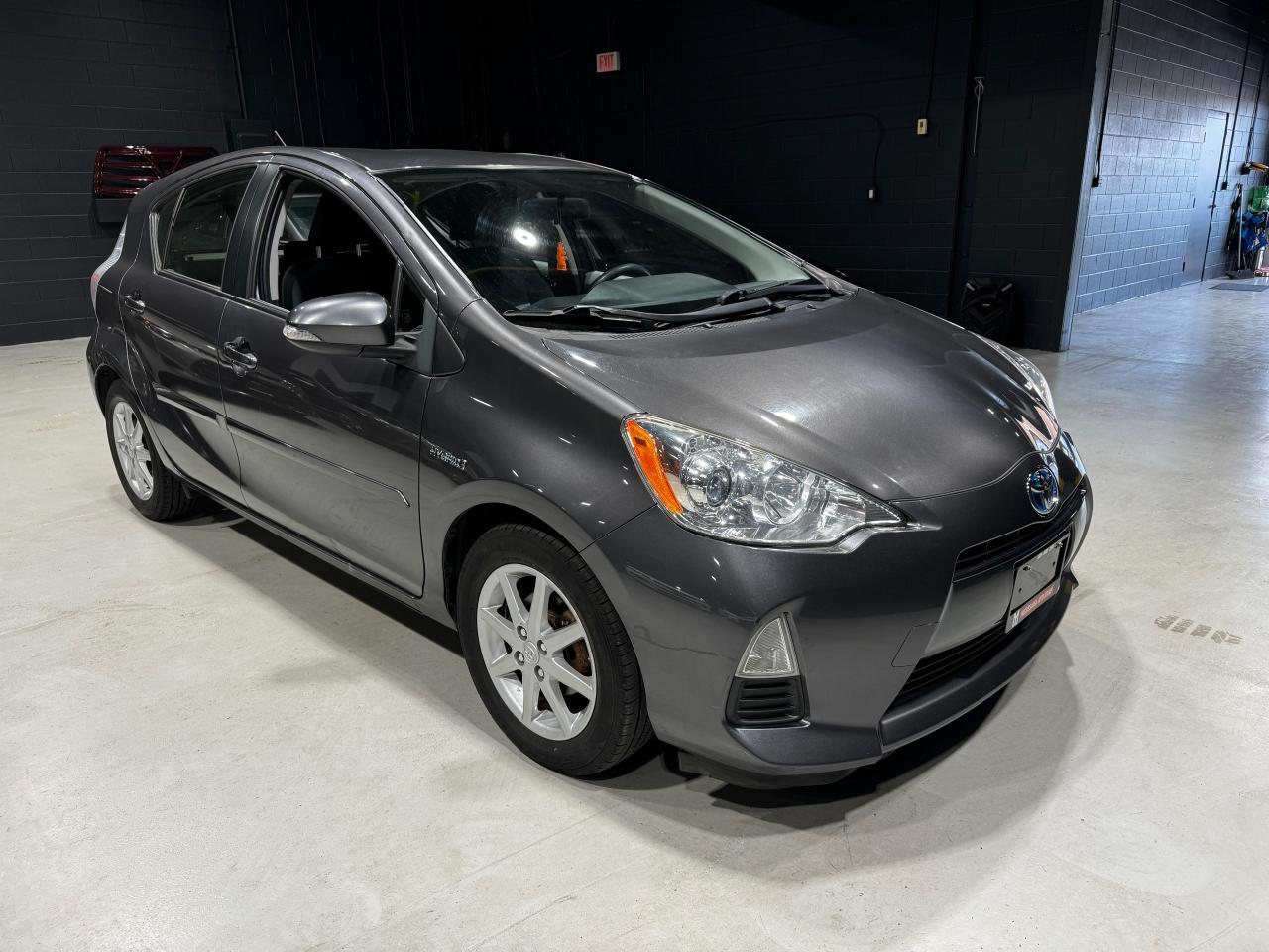 2014 Toyota Prius c 5dr HB Technology - Photo #3