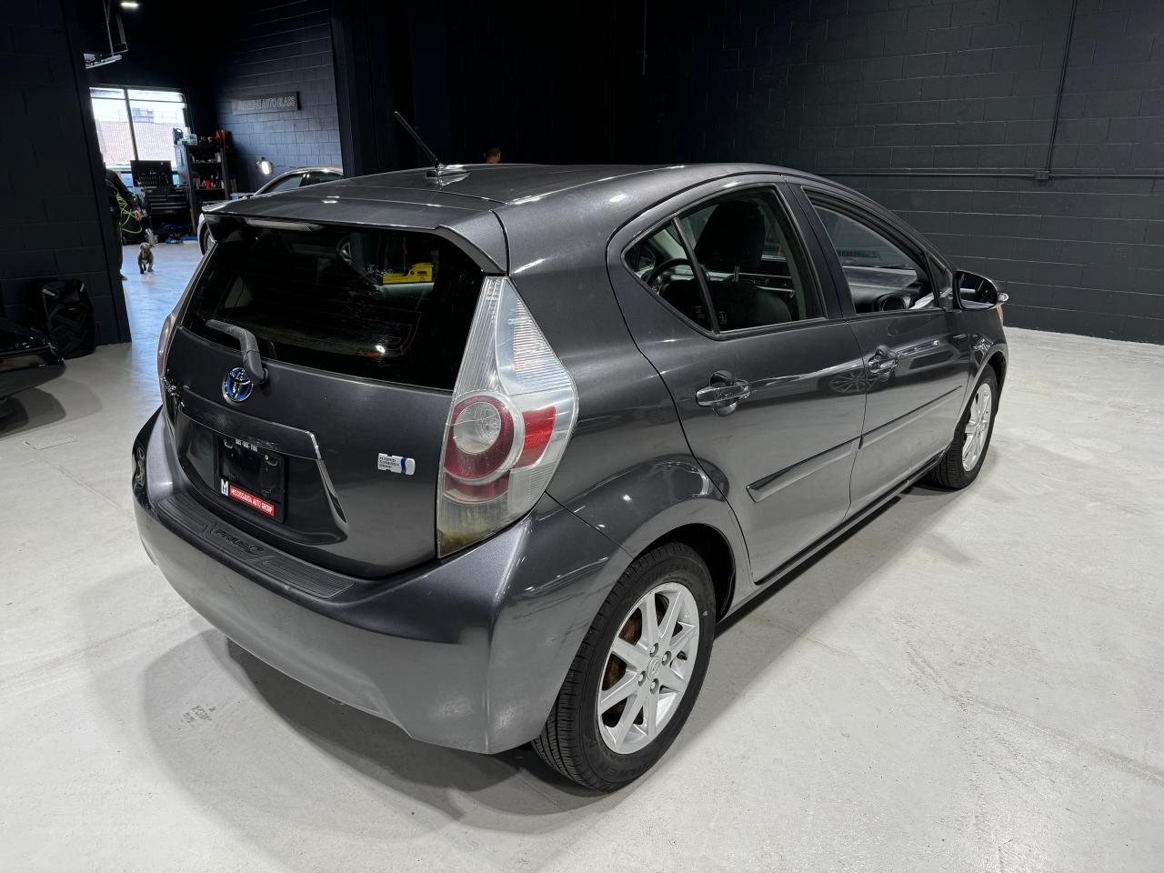 2014 Toyota Prius c 5dr HB Technology - Photo #6