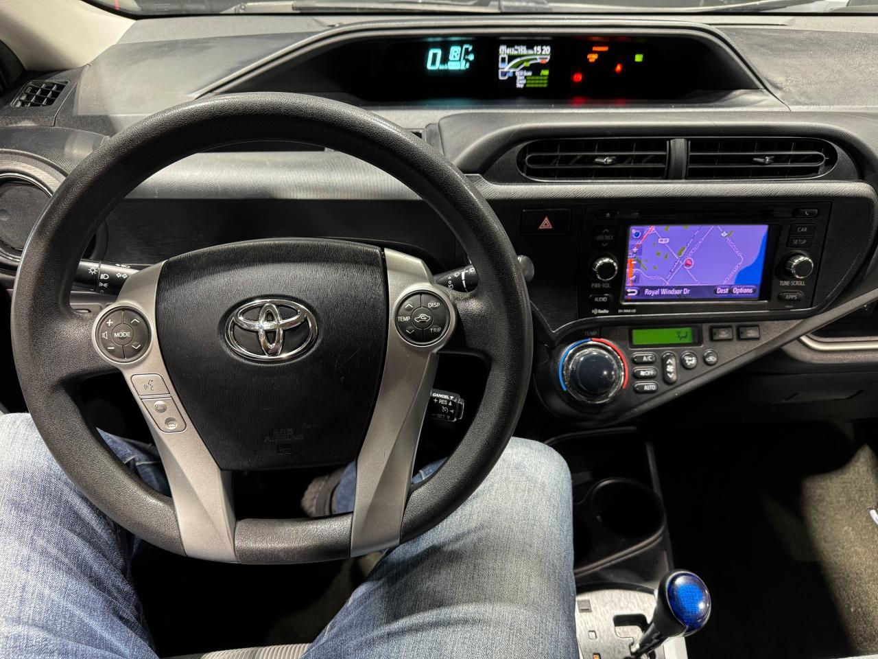 2014 Toyota Prius c 5dr HB Technology - Photo #11