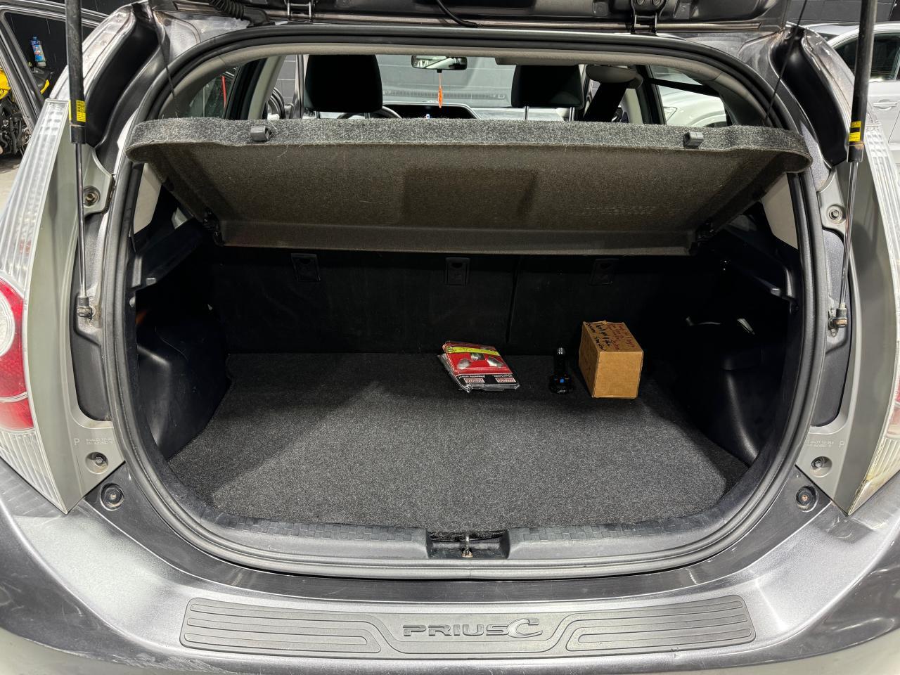 2014 Toyota Prius c 5dr HB Technology - Photo #17