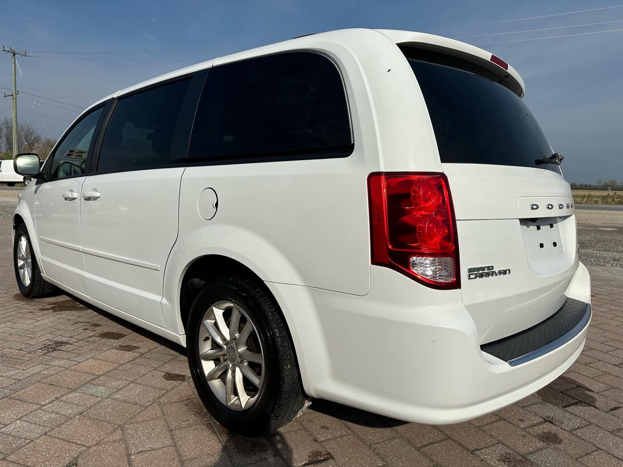 2016 Dodge Grand Caravan SXT Photo2