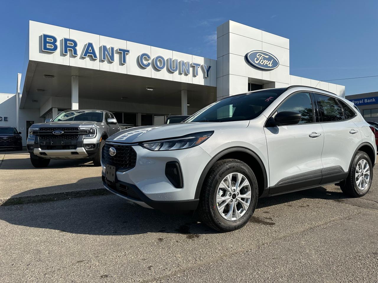 <p>THIS SILVER 2025 FORD ESCAPE ACTIVE AWD IS NICELY EQUIPPED WITH 1.5L ECOBOOST, COLD WEATHER PACKAGE: INCLUDES HEATED STEERING WHEEL, HEATED SEATS, REMOTE START AND ALSO A TECH PACKAGE: INCLUDES ADAPTIVE CRUISE AND LANE KEEPING.</p><p class=MsoNoSpacing> Brant County Ford is a family owned dealership and has been a proud member of the Brantford community for over 40 years!</p><p class=MsoNoSpacing> </p><p class=MsoNoSpacing><br />** PURCHASE PRICE ONLY (Includes) Fords Delivery Allowance</p><p class=MsoNoSpacing><br />** See dealer for details.</p><p class=MsoNoSpacing>*Please note all prices are plus HST and Licencing.</p><p class=MsoNoSpacing>* Prices in Ontario, Alberta and British Columbia include OMVIC/AMVIC fee (where applicable), accessories, other dealer installed options, administration and other retailer charges.</p><p class=MsoNoSpacing>*The sale price assumes all applicable rebates and incentives (Delivery Allowance/Non-Stackable Cash/3-Payment rebate/SUV Bonus/Winter Bonus, Safety etc</p><p> </p><p class=MsoNoSpacing>All prices are in Canadian dollars (unless otherwise indicated). Retailers are free to set individual prices.</p><p> </p>