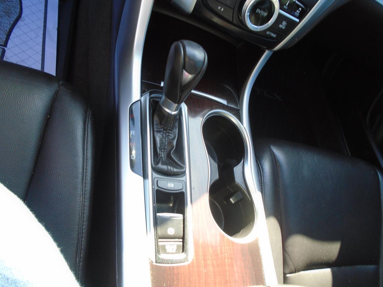 2015 Acura TLX LEATHER/ ROOF / HEATED SEATS / PUSH START/ KEYLESS - Photo #17