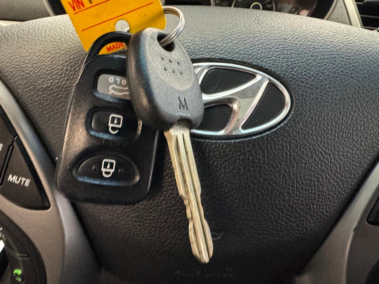 2014 Hyundai Elantra GLS+Sunroof+A/C+Camera+Heated Seats+Bluetooth - Photo #16
