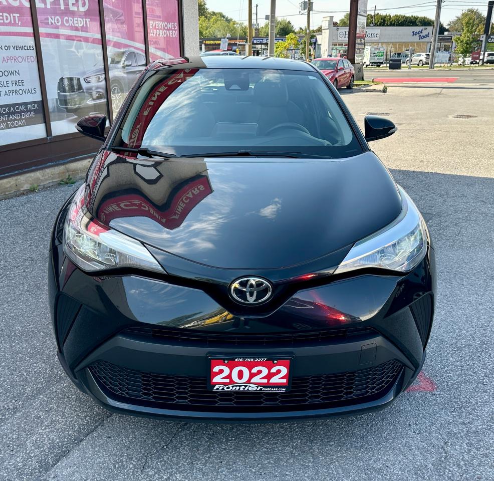 2022 Toyota C-HR XLE Premium Photo2