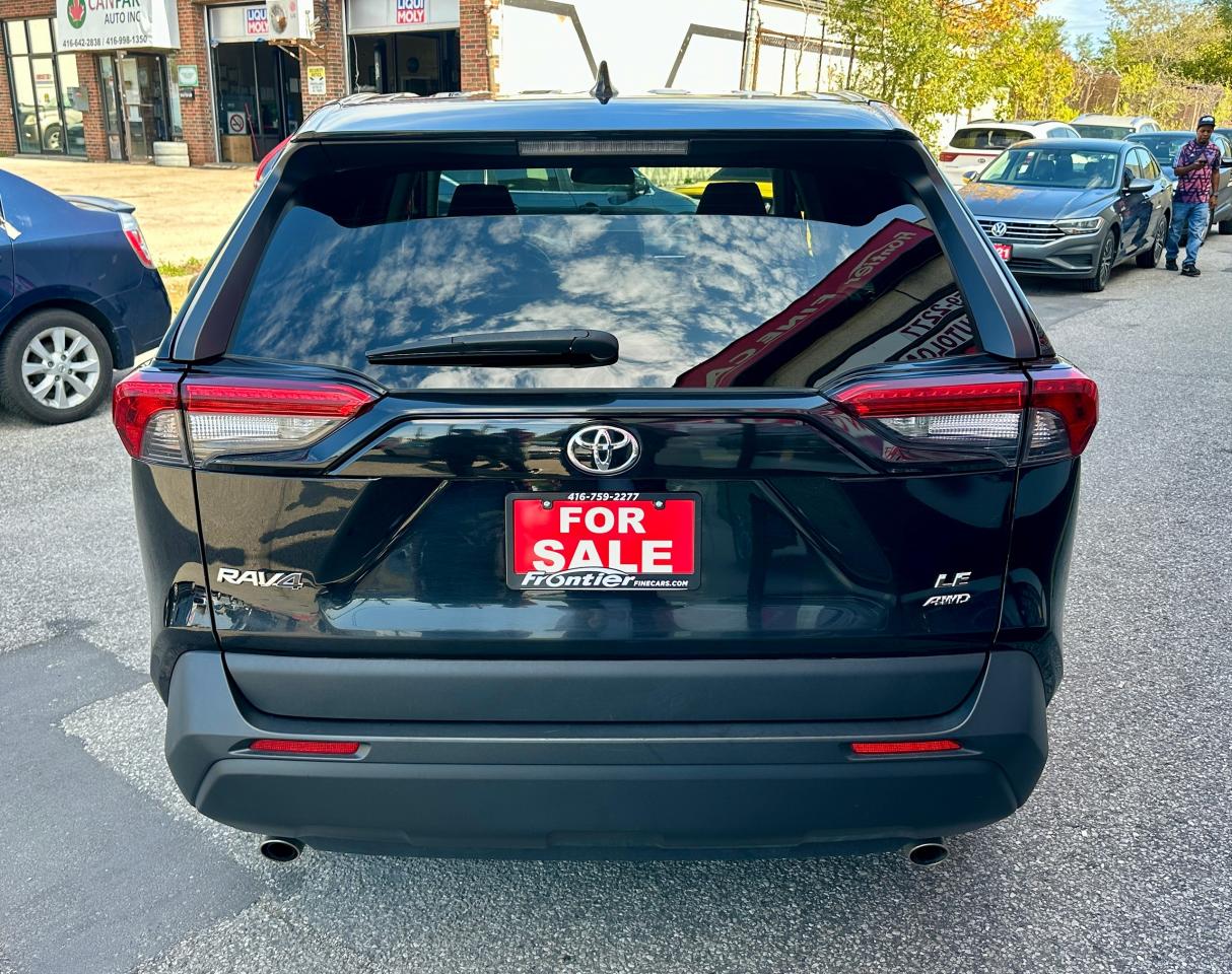 2022 Toyota RAV4 LE AWD Photo4