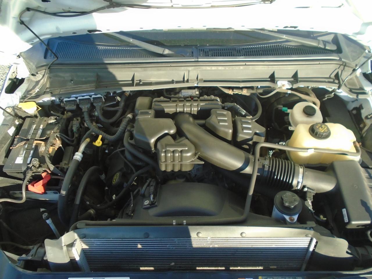 2015 Ford F-350 4WD Crew Cab 172  XL RAIL TRUCK - Photo #24