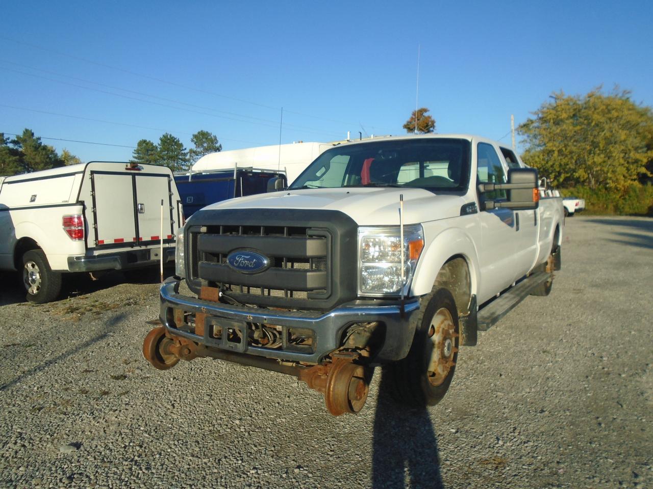 2015 Ford F-350 4WD Crew Cab 172  XL RAIL TRUCK - Photo #4