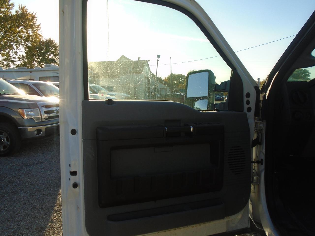 2015 Ford F-350 4WD Crew Cab 172  XL RAIL TRUCK - Photo #8