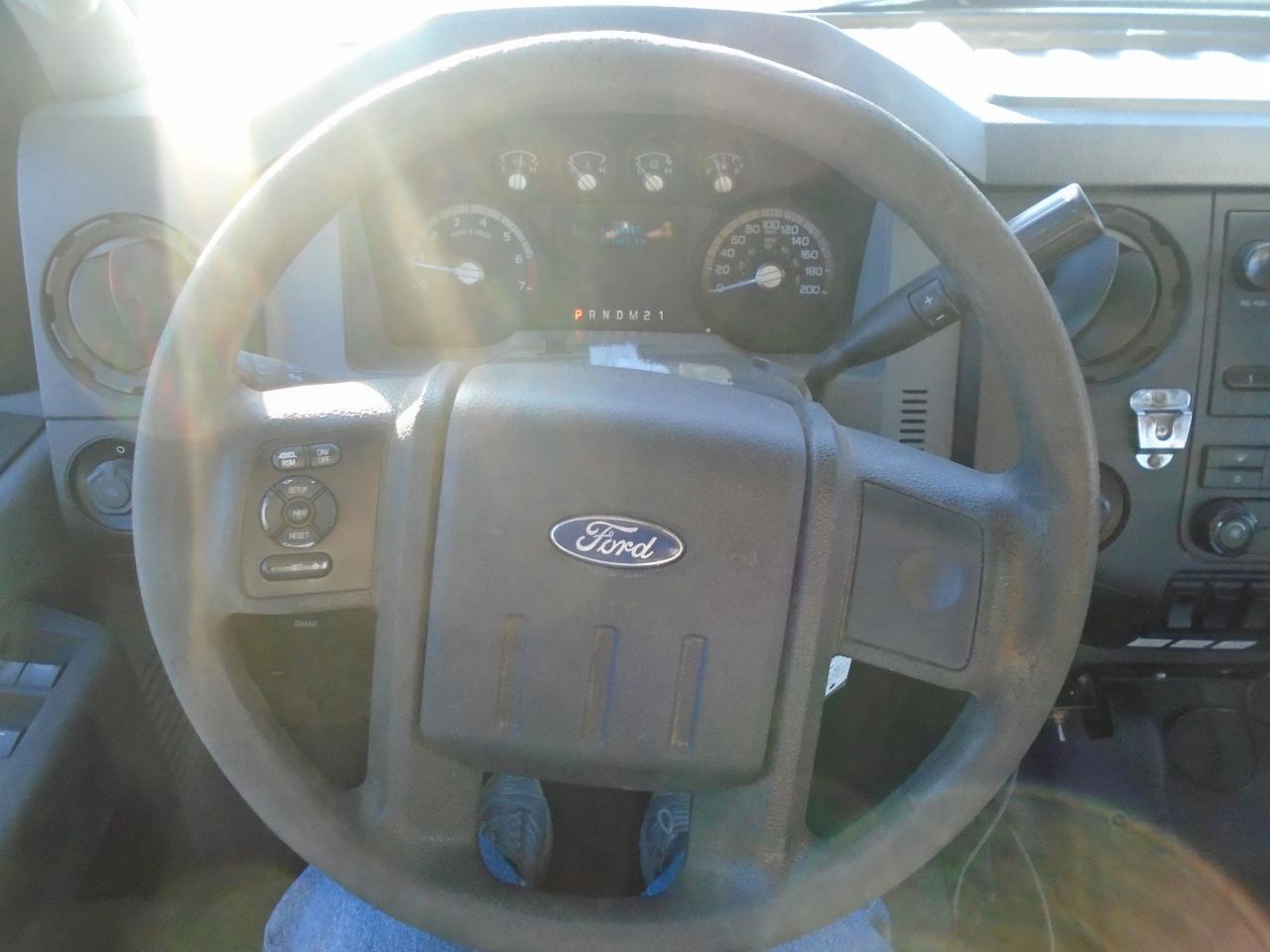 2015 Ford F-350 4WD Crew Cab 172  XL RAIL TRUCK - Photo #10
