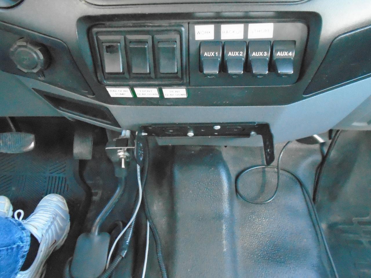 2015 Ford F-350 4WD Crew Cab 172  XL RAIL TRUCK - Photo #14