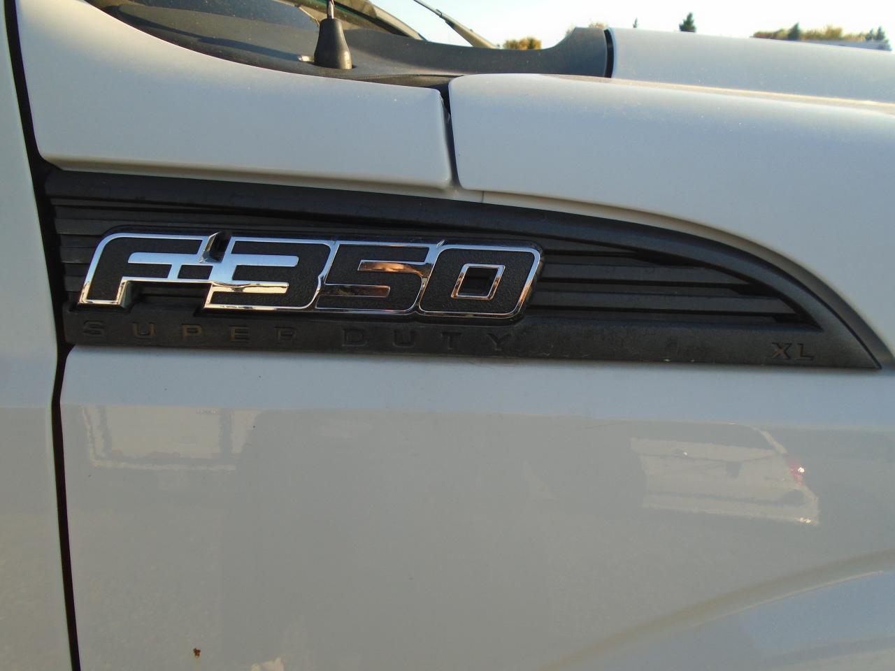 2015 Ford F-350 4WD Crew Cab 172  XL RAIL TRUCK - Photo #22