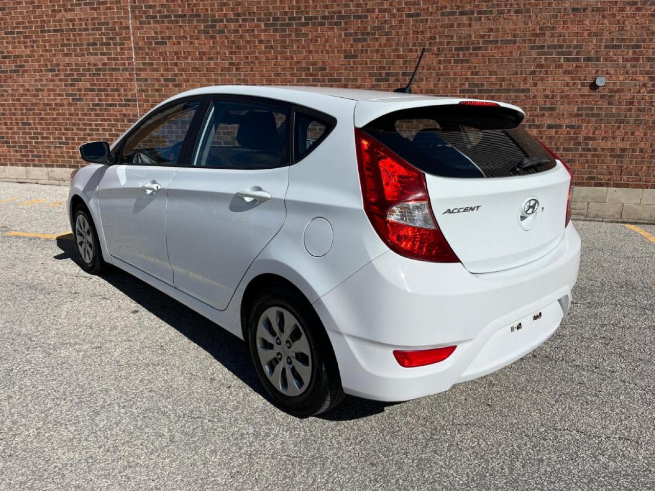 2016 Hyundai Accent LE | AM/FM | AC | USB / AUX - Photo #4