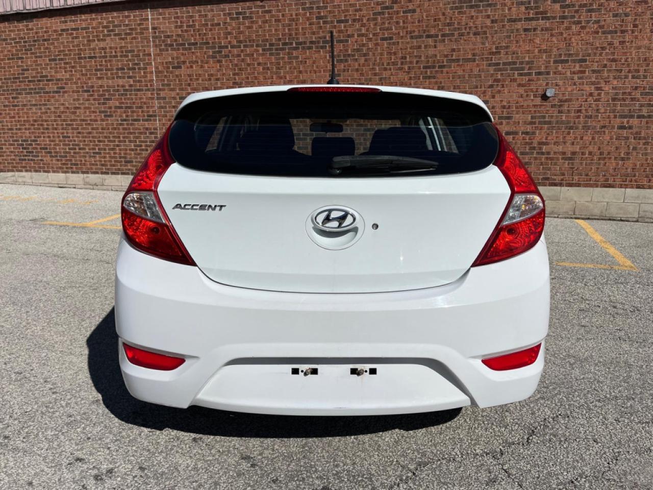2016 Hyundai Accent LE | AM/FM | AC | USB / AUX - Photo #5