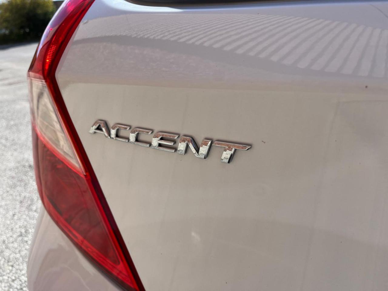 2016 Hyundai Accent LE | AM/FM | AC | USB / AUX - Photo #11