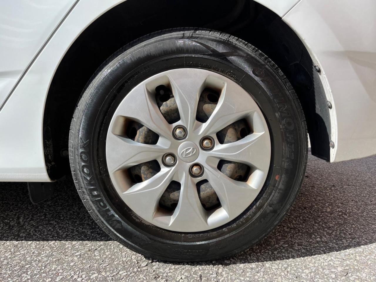 2016 Hyundai Accent LE | AM/FM | AC | USB / AUX - Photo #12