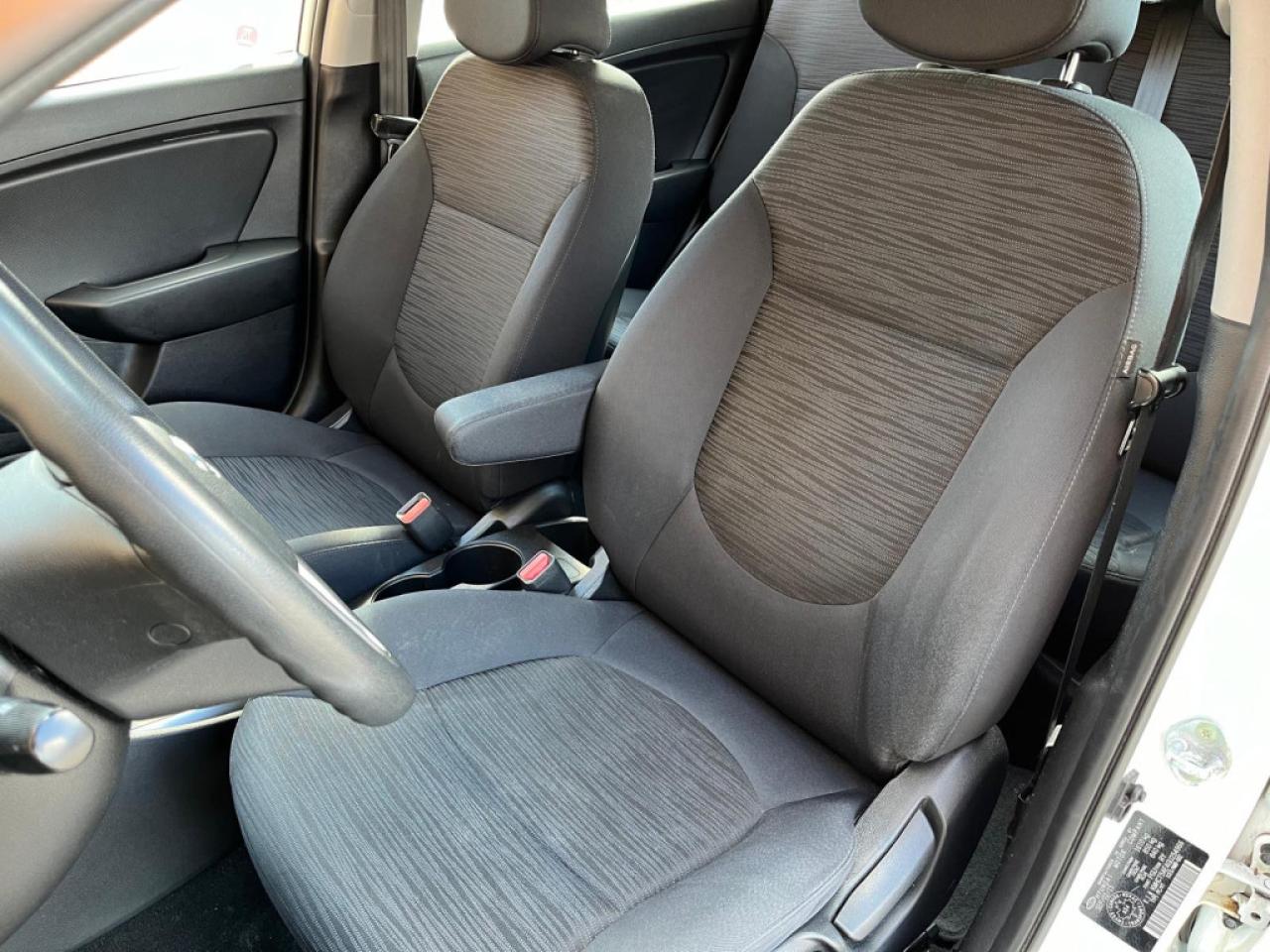2016 Hyundai Accent LE | AM/FM | AC | USB / AUX - Photo #14