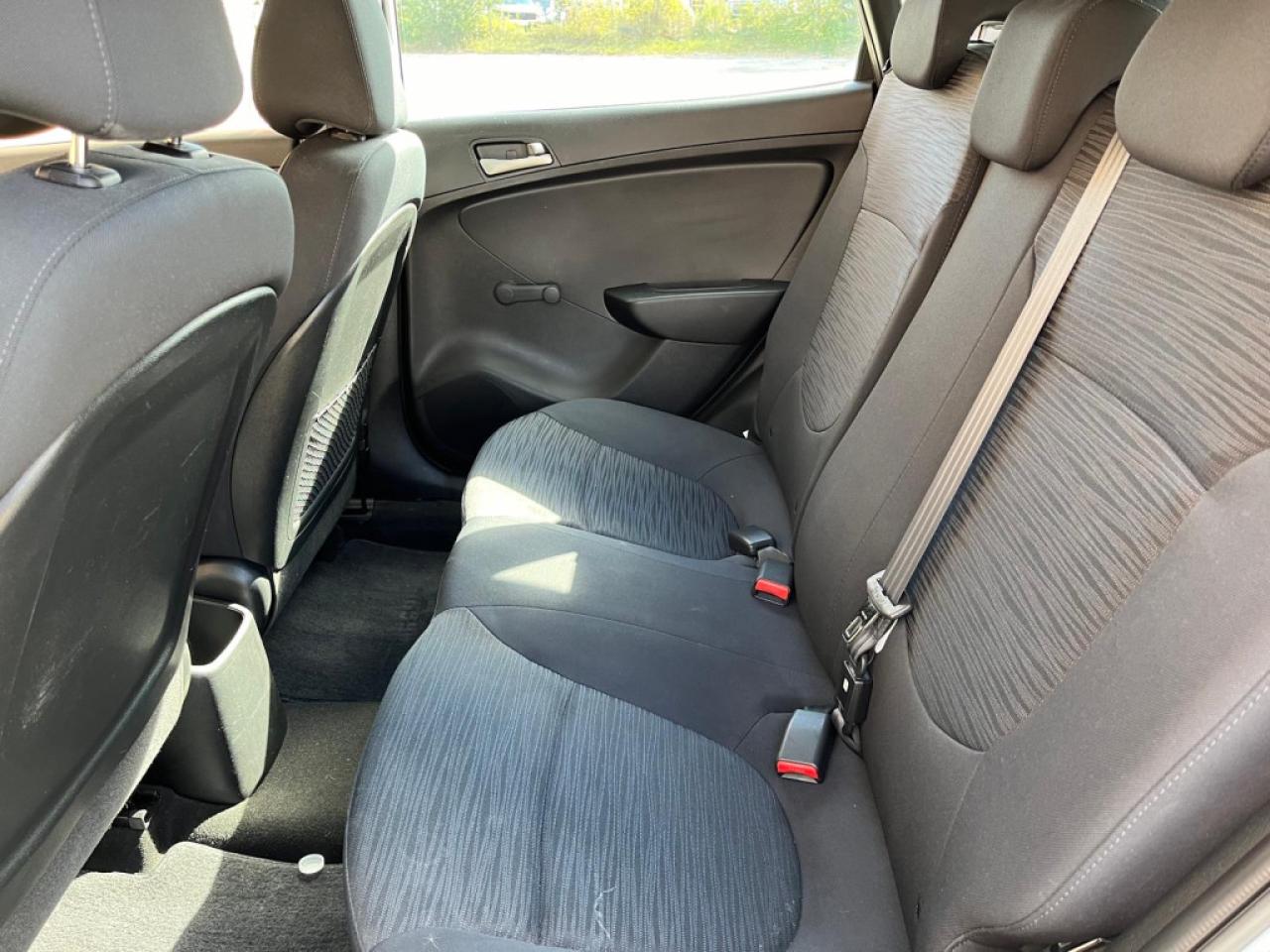 2016 Hyundai Accent LE | AM/FM | AC | USB / AUX - Photo #15