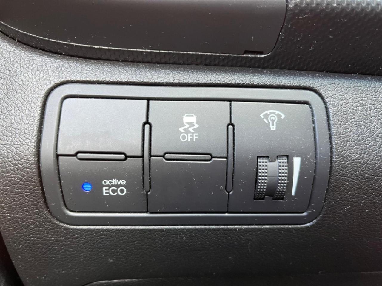 2016 Hyundai Accent LE | AM/FM | AC | USB / AUX - Photo #23