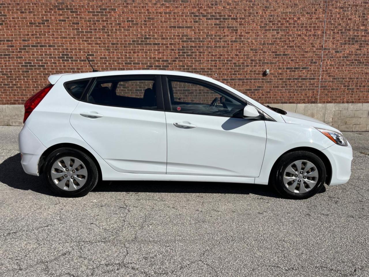 2016 Hyundai Accent LE | AM/FM | AC | USB / AUX - Photo #7