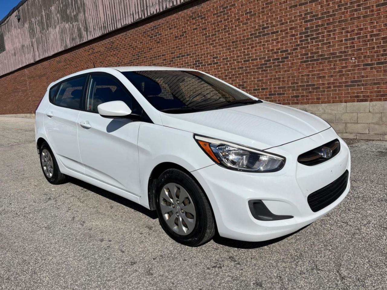 2016 Hyundai Accent LE | AM/FM | AC | USB / AUX - Photo #8
