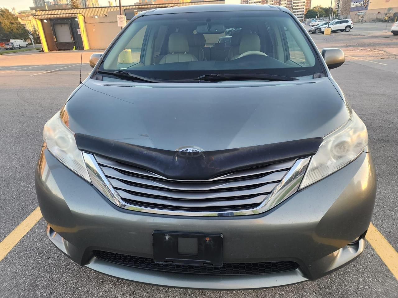 2012 Toyota Sienna 5dr V6 XLE 7-Pass AWD Photo2