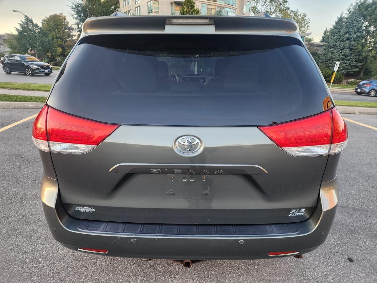 2012 Toyota Sienna 5dr V6 XLE 7-Pass AWD Photo4