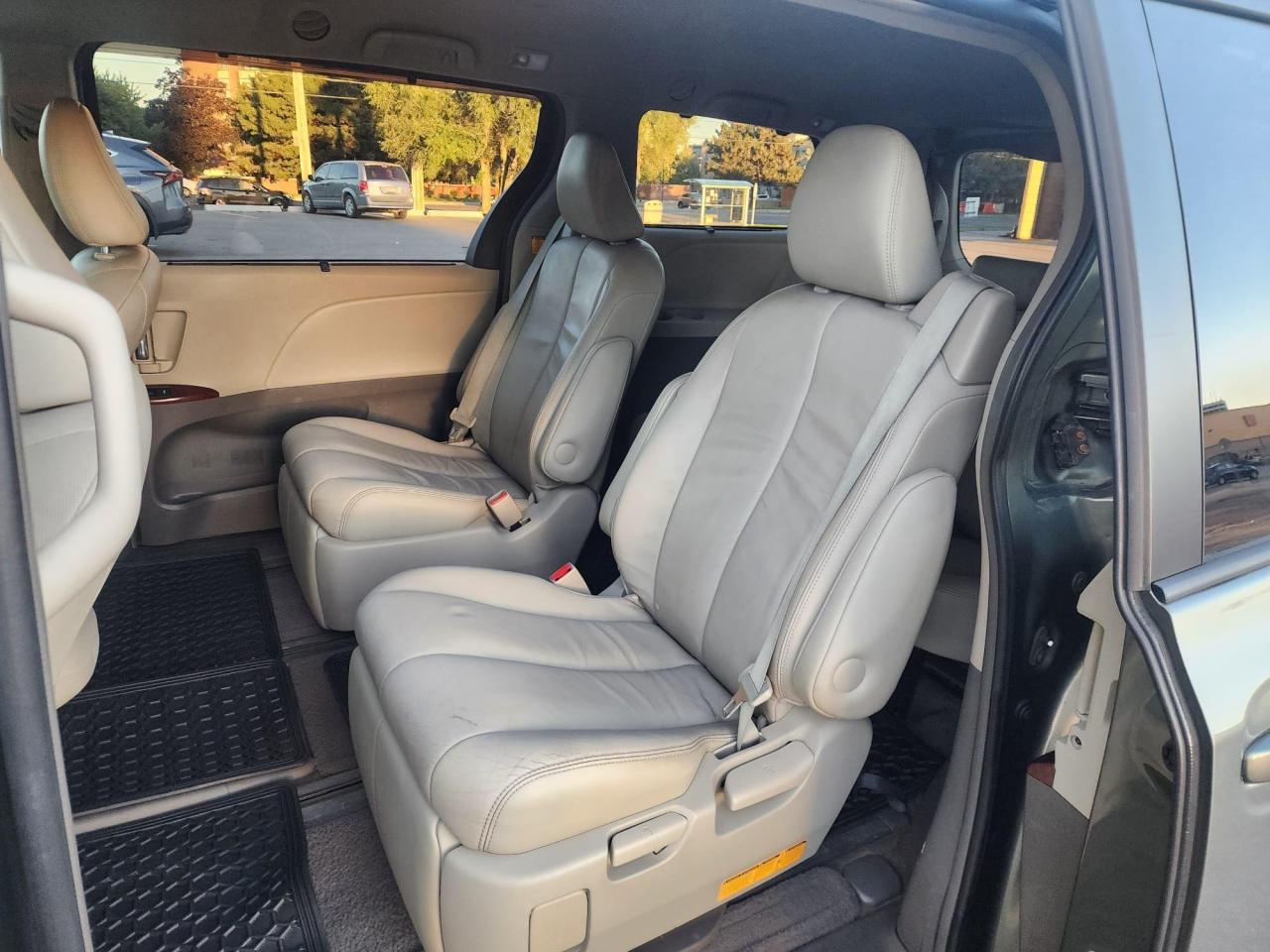2012 Toyota Sienna 5dr V6 XLE 7-Pass AWD - Photo #7