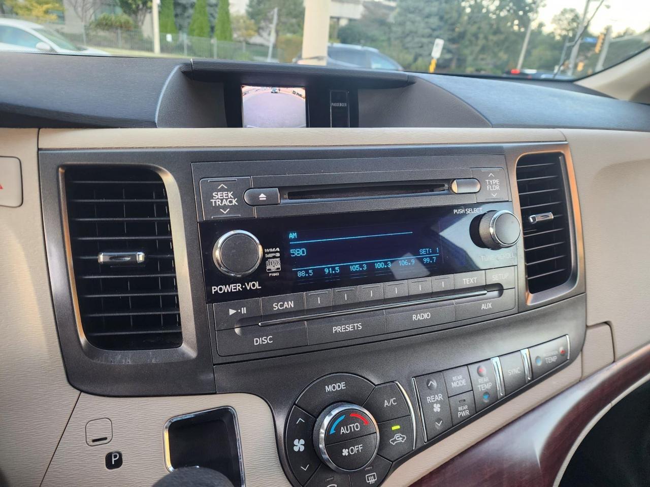 2012 Toyota Sienna 5dr V6 XLE 7-Pass AWD - Photo #10