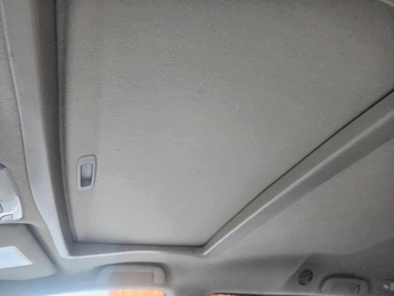 2012 Toyota Sienna 5dr V6 XLE 7-Pass AWD - Photo #12