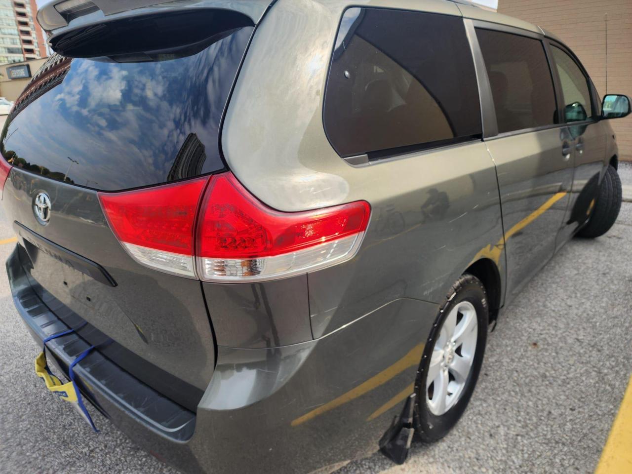 2012 Toyota Sienna 5DR V6 CE 7-PASS FWD - Photo #3