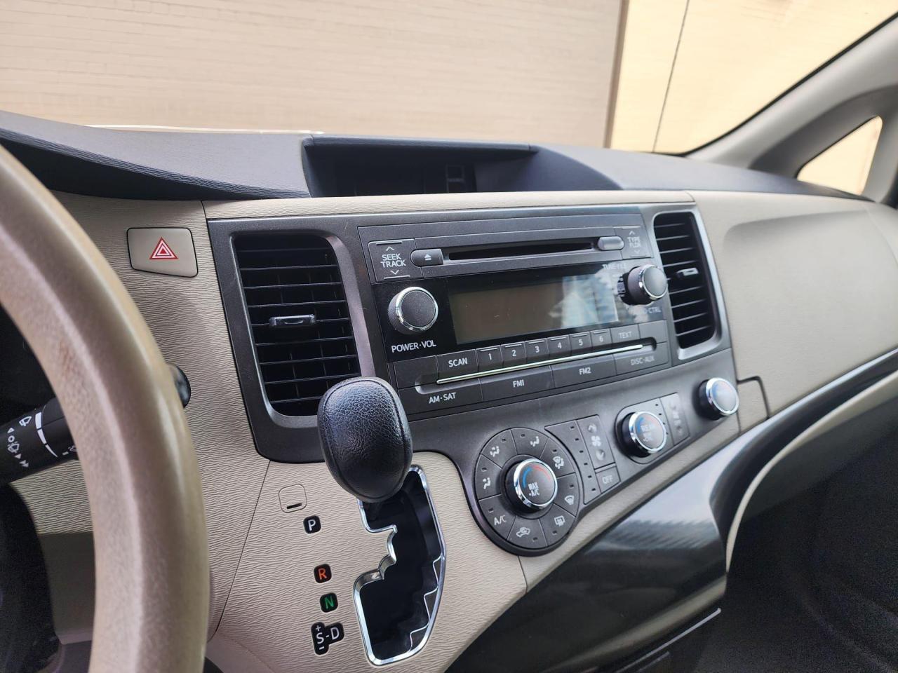 2012 Toyota Sienna 5DR V6 CE 7-PASS FWD - Photo #9