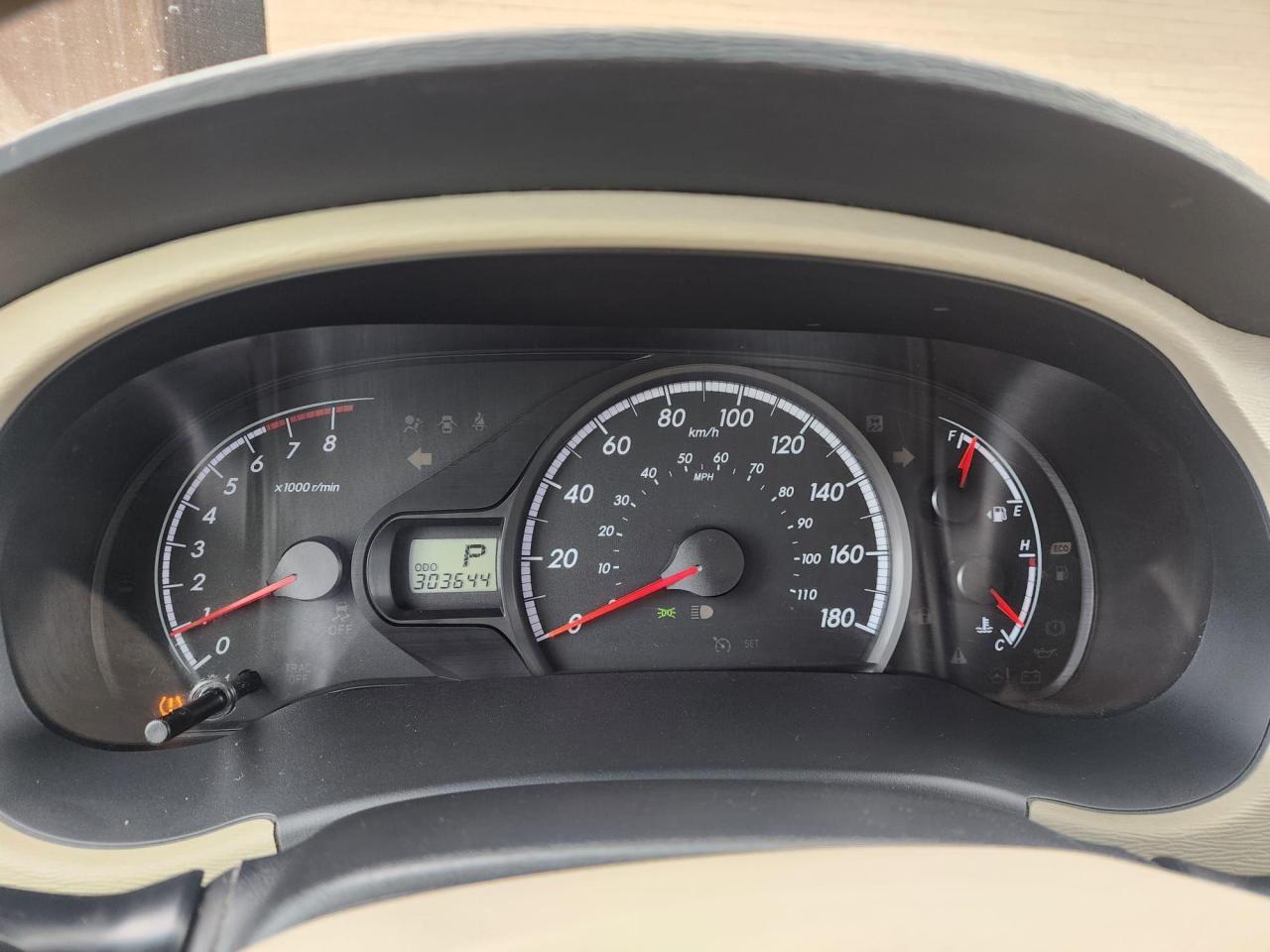 2012 Toyota Sienna 5DR V6 CE 7-PASS FWD - Photo #11