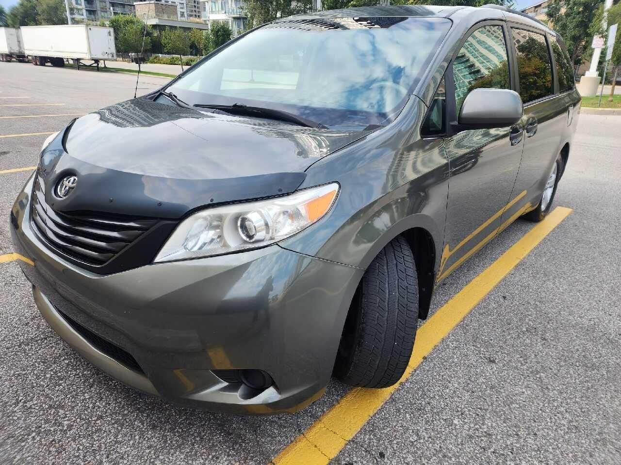 2012 Toyota Sienna 5DR V6 CE 7-PASS FWD - Photo #12