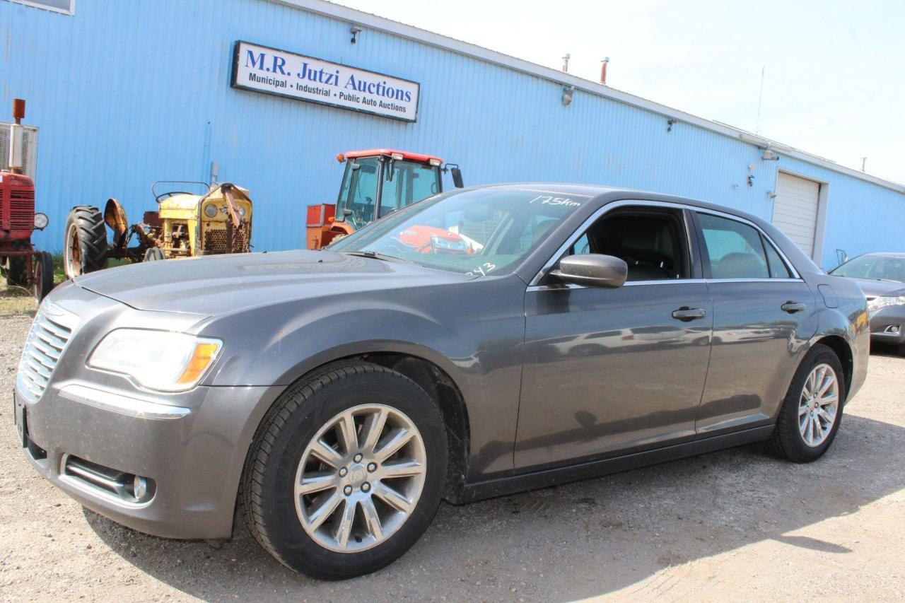 2013 Chrysler 300  Photo0