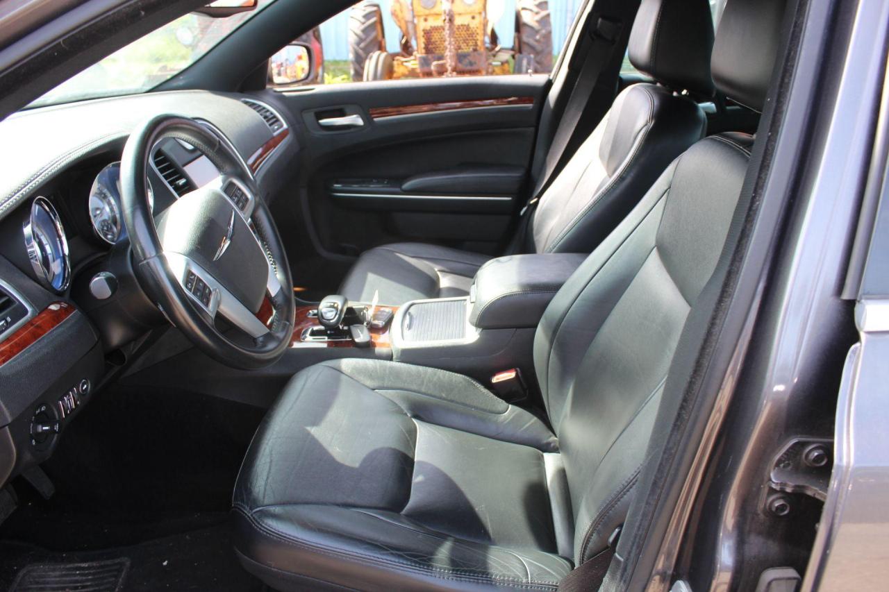 2013 Chrysler 300  Photo