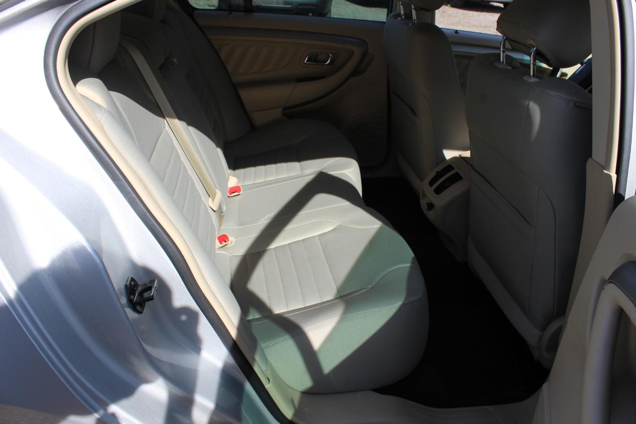 2016 Ford Taurus  Photo