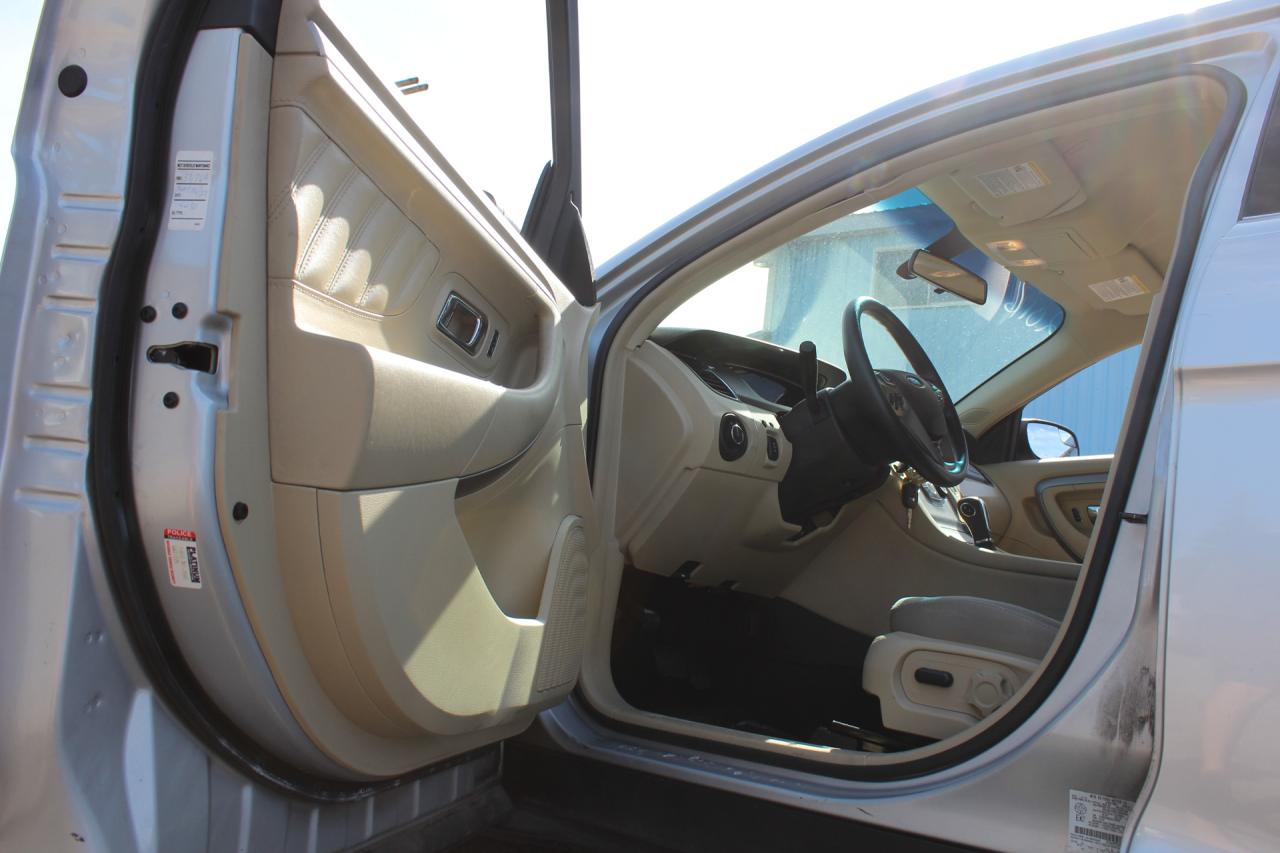 2016 Ford Taurus  Photo