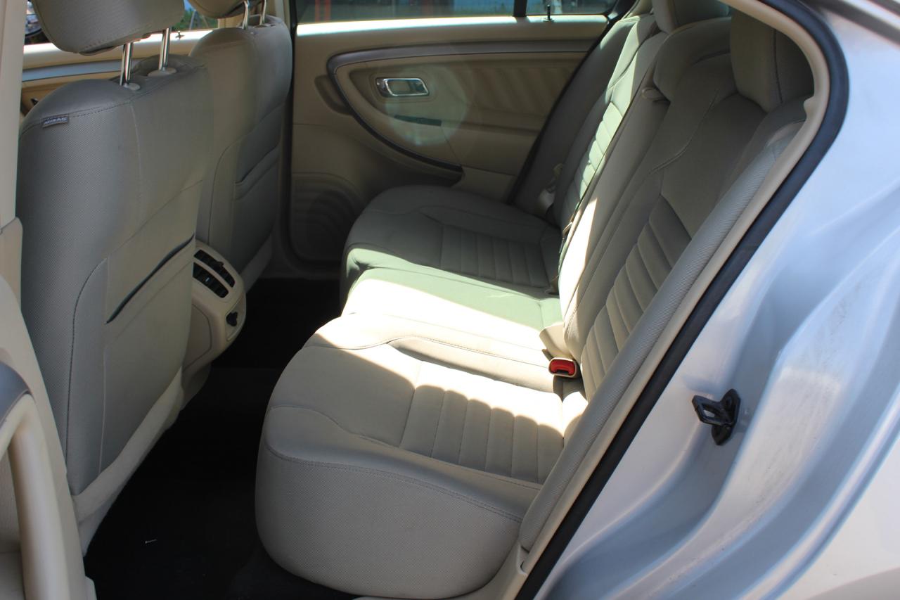 2016 Ford Taurus  Photo