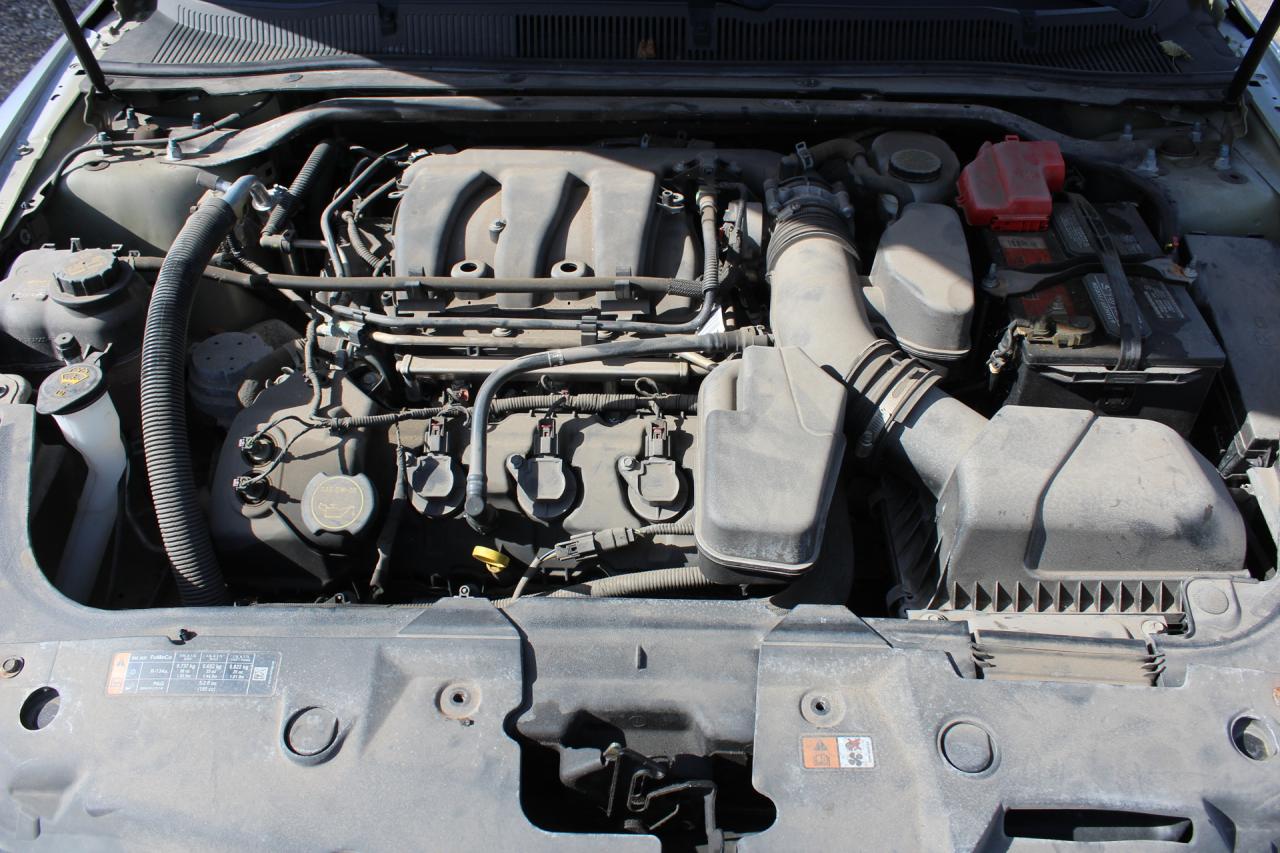 2016 Ford Taurus  Photo