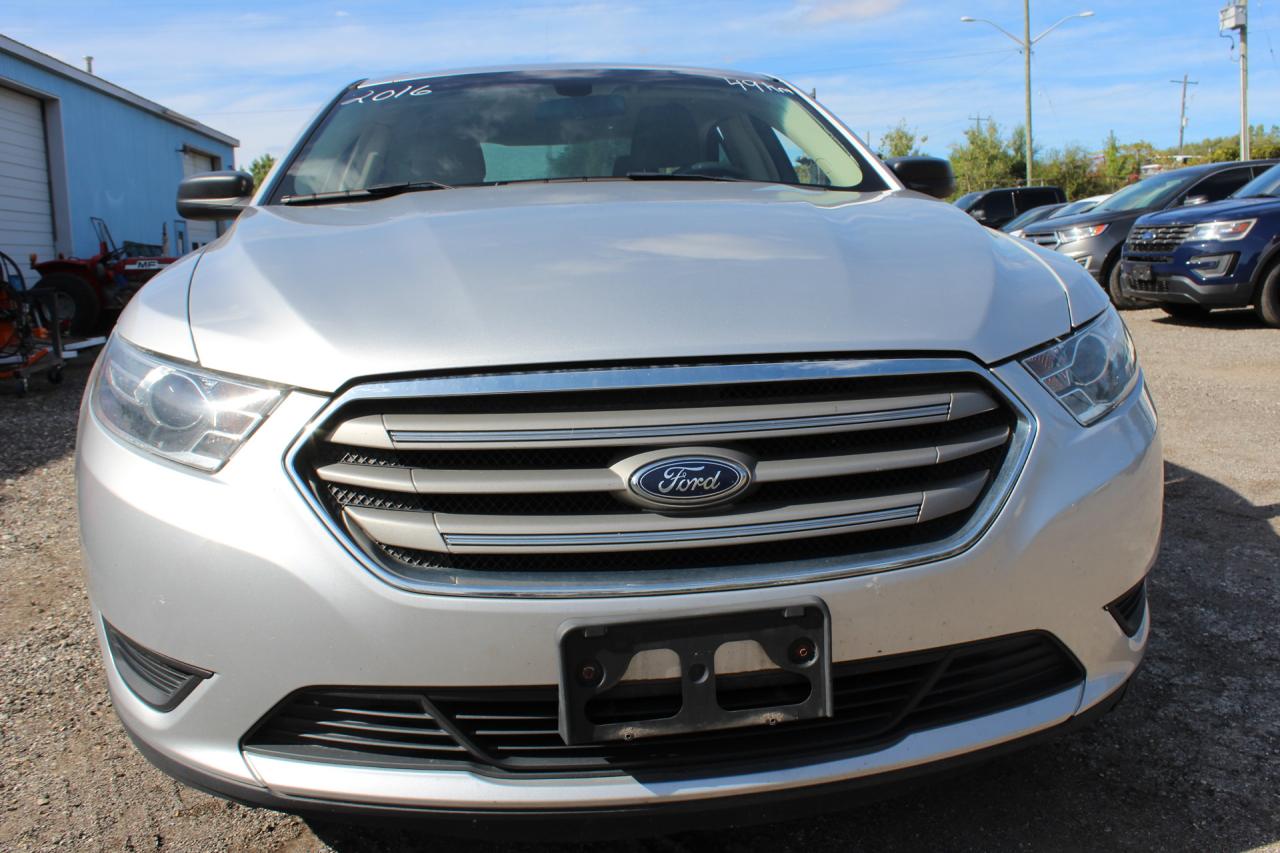 2016 Ford Taurus  Photo