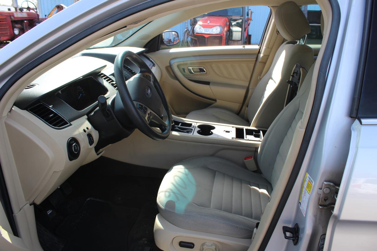 2016 Ford Taurus  Photo