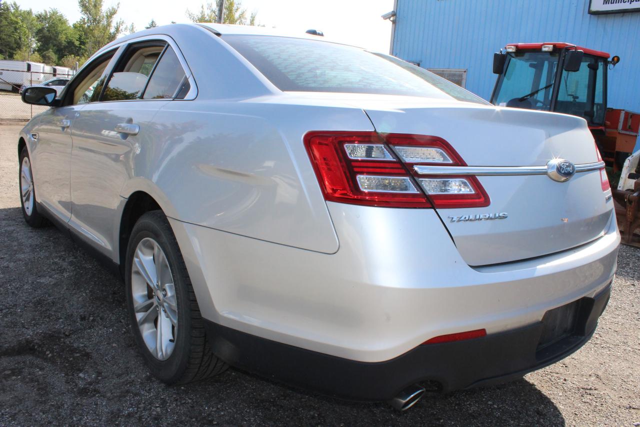 2016 Ford Taurus  Photo